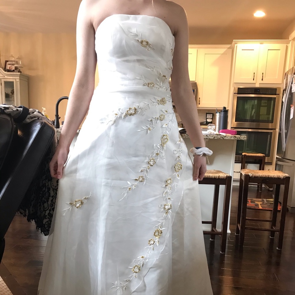 🤍WITH TAGS ON! New, beautiful white prom dress 🤍